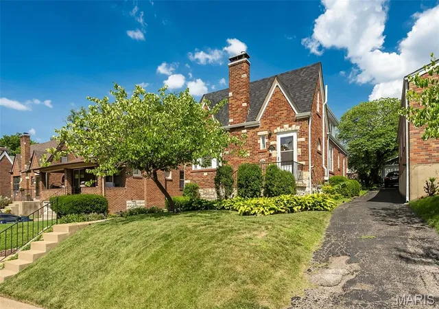 3rd image of 1724 Mccready Ave, Saint Louis, MO 63117 | MLS# MIS26044724