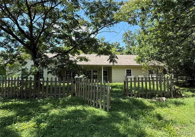 Photo 1 of Sale Pending at 30 Hwy E, Steelville, MO 65565 | MLS# MIS26044726 | Listing updated on 2026-09-21