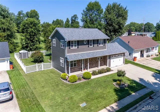 2nd image of 407 Sunset Dr, Vandalia, IL 62471 | MLS# MIS26044731