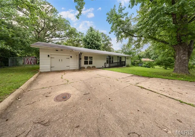 2nd image of 435 Forest Ln, Saint James, MO 65559 | MLS# MIS26044741
