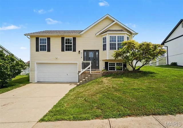 Photo 2 of Sale Pending at 3114 Valley Oaks Dr, Imperial, MO 63052 | MLS# MIS26044744 | Listing updated on 2026-09-01