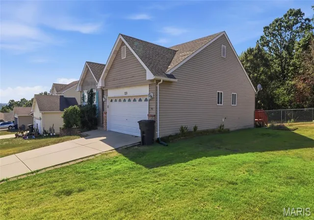 Photo 2 of Single family home for sale at 129 Kale Ct, Saint Robert, MO 65584 | MLS# MIS26044759 | Listing updated on 2026-09-02