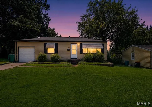 Photo 1 of Sale Pending at 636 Science Hill Dr, St Louis, MO 63137 | MLS# MIS26044762 | Listing updated on 2026-09-01