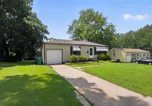 Photo 3 of Sale Pending at 636 Science Hill Dr, St Louis, MO 63137 | MLS# MIS26044762 | Listing updated on 2026-09-01
