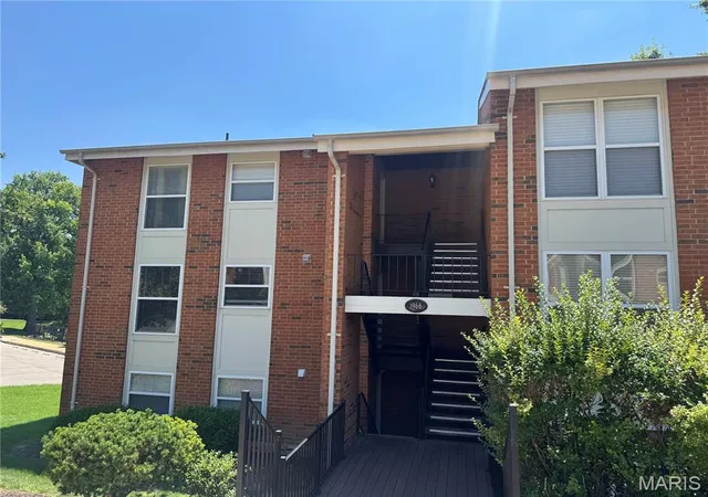 1st image of 1966 Hunting Lake Ct #201, Saint Louis, MO 63122 | MLS# MIS26044781