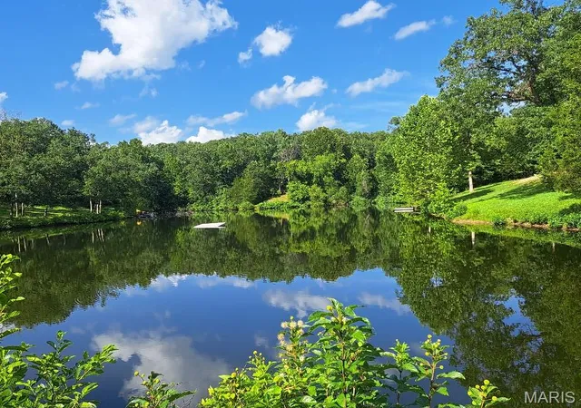 Photo 3 of Sale Pending at 331 Scovill Lake Rd, Robertsville, MO 63072 | MLS# MIS26044785 | Listing updated on 2026-09-08