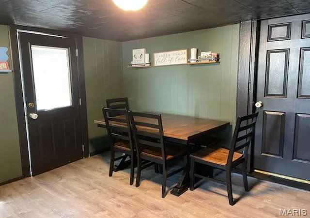 Photo 4 of Single family home for sale at 405 S Clinton St, New Athens, IL 62264 | MLS# MIS26044791 | Listing updated on 2026-10-27