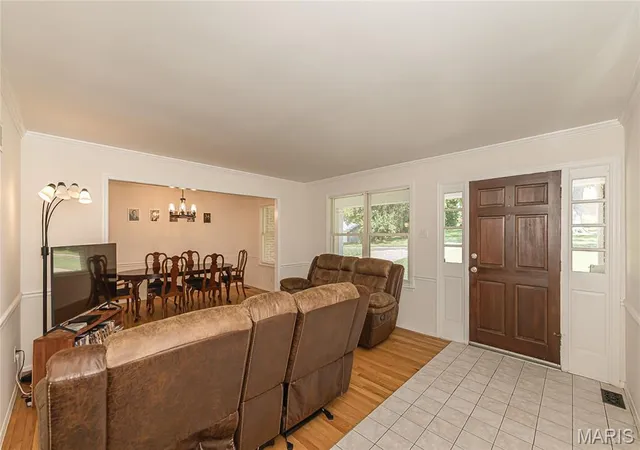 Photo 3 of Sale Pending at 12112 Greenwalk Dr, Saint Louis, MO 63146 | MLS# MIS26044793 | Listing updated on 2026-08-15