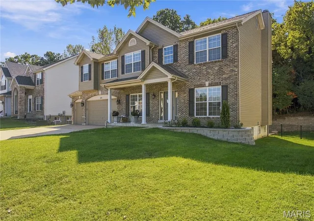 Photo 2 of Single family home for sale at 1290 Fenton Meadow Ct, Fenton, MO 63026 | MLS# MIS26044795 | Listing updated on 2026-10-10
