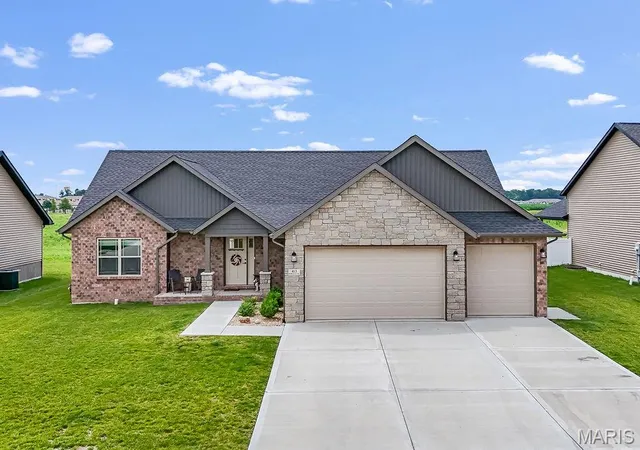 Homes for sale in Troy, IL | 413 Rumsfeld Dr, Troy, IL 62294 | MLS# MIS26044803