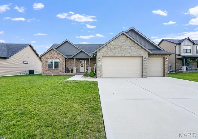 Homes for sale in Troy, IL | 413 Rumsfeld Dr, Troy, IL 62294 | MLS# MIS26044803