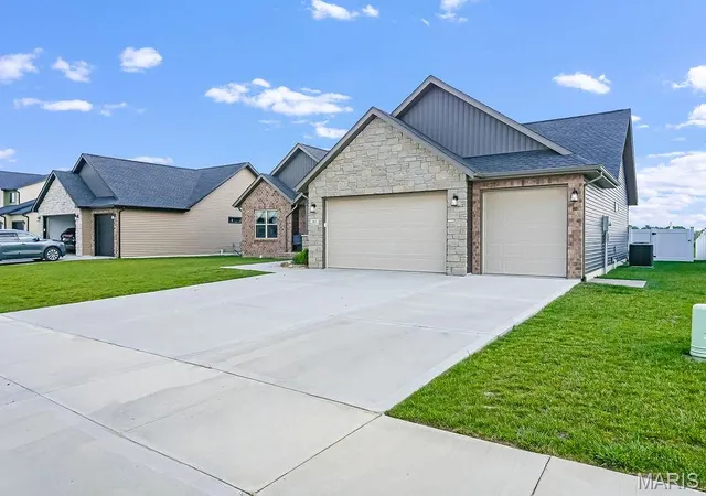 Homes for sale in Troy, IL | 413 Rumsfeld Dr, Troy, IL 62294 | MLS# MIS26044803