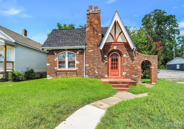1st image of 810 N Main St, De Soto, MO 63020 | MLS# MIS26044807