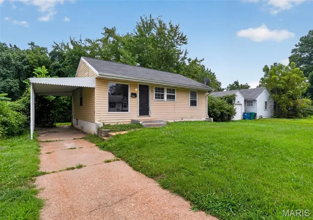 Photo 2 of Single family home for sale at 10308 Galloway Dr, Saint Louis, MO 63137 | MLS# MIS26044824 | Listing updated on 2026-08-26