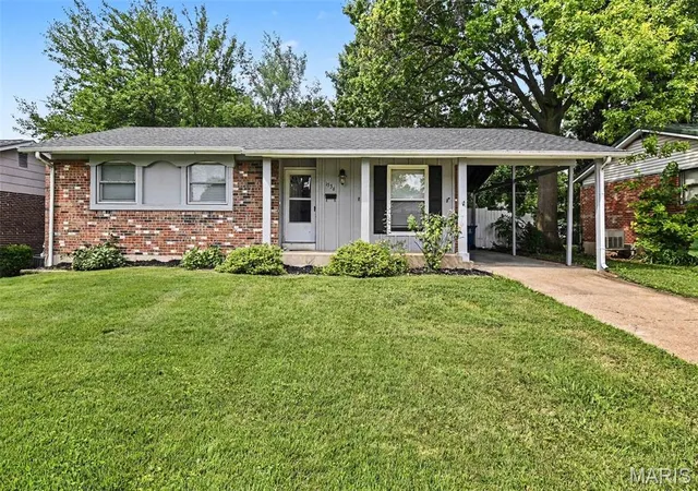 Photo 1 of Single family home for sale at 1536 Coachway Ln, Hazelwood, MO 63042 | MLS# MIS26044825 | Listing updated on 2026-10-09