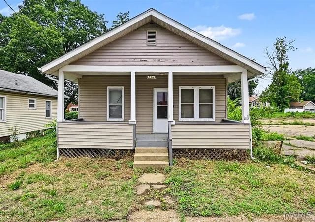 Homes for sale in Jennings, MO | 5823 Helen Ave, Jennings, MO 63136 | MLS# MIS26044832