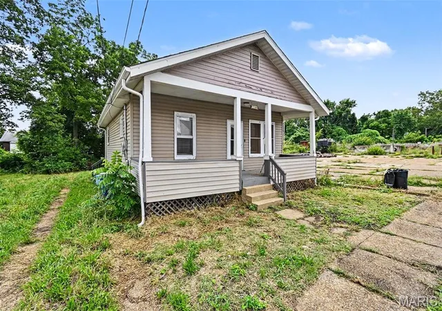 Homes for sale in Jennings, MO | 5823 Helen Ave, Jennings, MO 63136 | MLS# MIS26044832