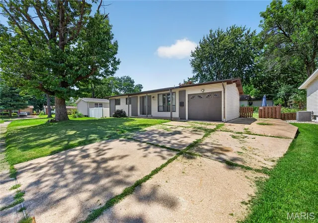 4th image of 1455 Ranchwood Dr, Florissant, MO 63031 | MLS# MIS26044845