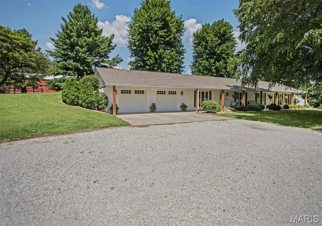 Homes for sale in Bethalto, IL | 4837 Rocky Branch Rd, Bethalto, IL 62010 | MLS# MIS26044848