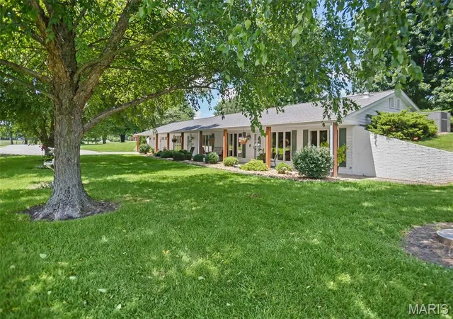 Homes for sale in Bethalto, IL | 4837 Rocky Branch Rd, Bethalto, IL 62010 | MLS# MIS26044848