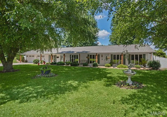 Homes for sale in Bethalto, IL | 4837 Rocky Branch Rd, Bethalto, IL 62010 | MLS# MIS26044848