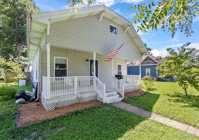 Homes for sale in Chaffee, MO | 212 W Davidson Ave, Chaffee, MO 63740 | MLS# MIS26044850