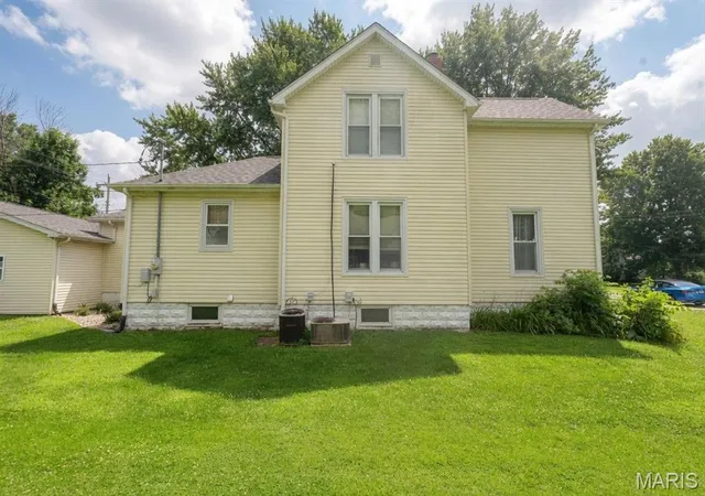 Homes for sale in Mount Olive, IL | 111 W 4Th North St, Mount Olive, IL 62069 | MLS# MIS26044854