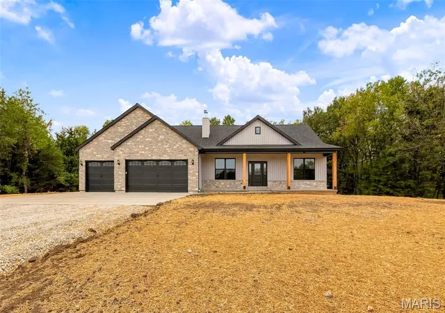Photo 2 of Single family home for sale at 115 Hickory Heits Ct, Moscow Mills, MO 63362 | MLS# MIS26044856 | Listing updated on 2026-09-28