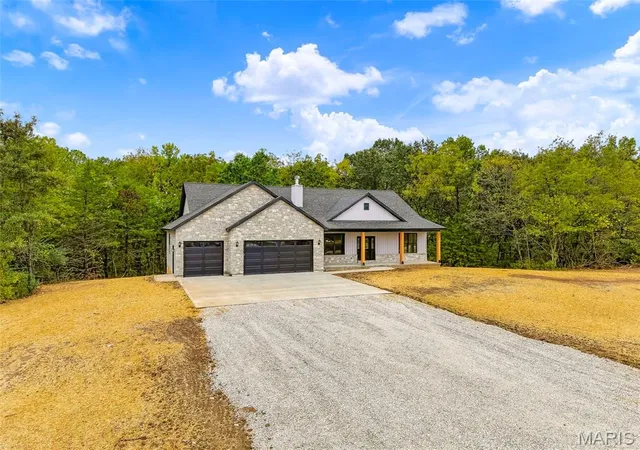 Photo 4 of Single family home for sale at 115 Hickory Heits Ct, Moscow Mills, MO 63362 | MLS# MIS26044856 | Listing updated on 2026-09-28