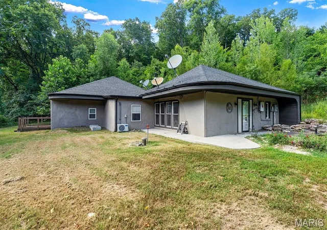 Photo 2 of Sale Pending at 2099 Stoney Ridge Trl, House Springs, MO 63051 | MLS# MIS26044859 | Listing updated on 2026-08-29