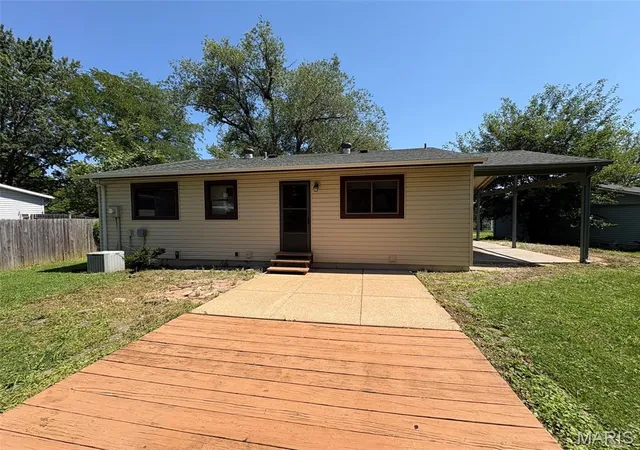 3rd image of 34 Orchard Hills Dr, St Peters, MO 63376 | MLS# MIS26044896
