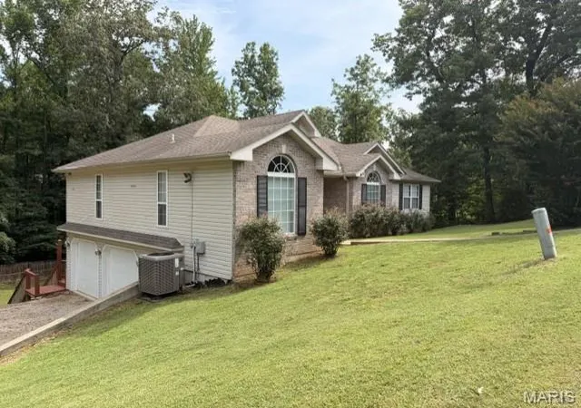 Homes for sale in Poplar Bluff, MO | 419 Tomaro Trl, Poplar Bluff, MO 63901 | MLS# MIS26044900
