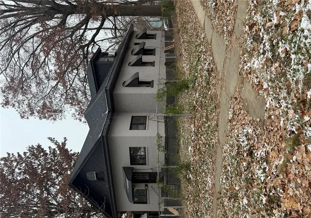 3rd image of 902 Jefferson Ave, Cape Girardeau, MO 63703 | MLS# MIS26044916