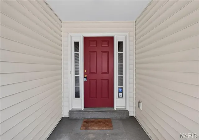 Photo 3 of Sale Pending at 704 Villas Estates Dr, Fenton, MO 63026 | MLS# MIS26044917 | Listing updated on 2026-08-12