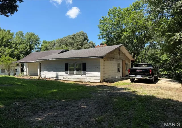 Homes for sale in Poplar Bluff, MO | 1210 & 1214 S 14th St, Poplar Bluff, MO 63901 | MLS# MIS26044921