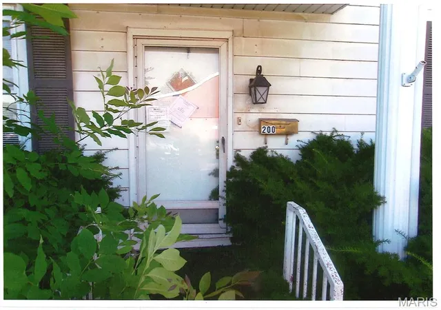 Photo 3 of Single family home for sale at 200 N Clinton St, New Athens, IL 62264 | MLS# MIS26044939 | Listing updated on 2026-10-06
