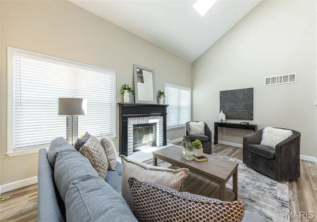 3rd image of 15 Barrington Dr, St Peters, MO 63376 | MLS# MIS26044967