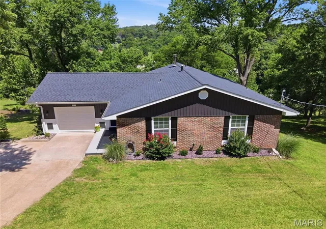 Photo 2 of Single family home for sale at 3532 Circle Dr, Imperial, MO 63052 | MLS# MIS26044971 | Listing updated on 2026-10-05
