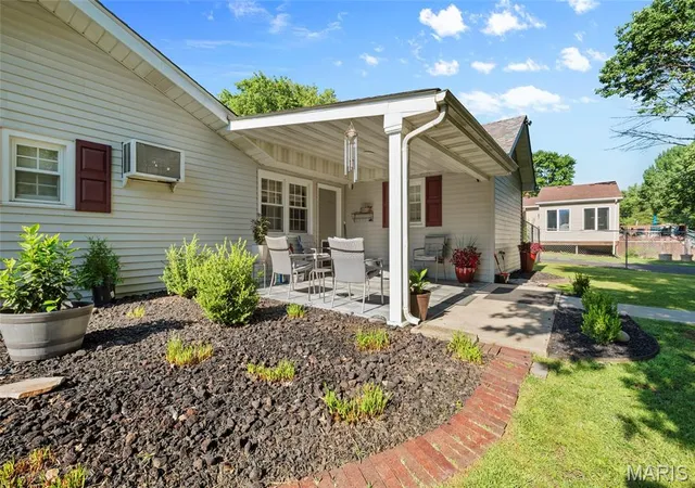 Homes for sale in Staunton, IL | 723 Bunker Hill Rd, Staunton, IL 62088 | MLS# MIS26044973