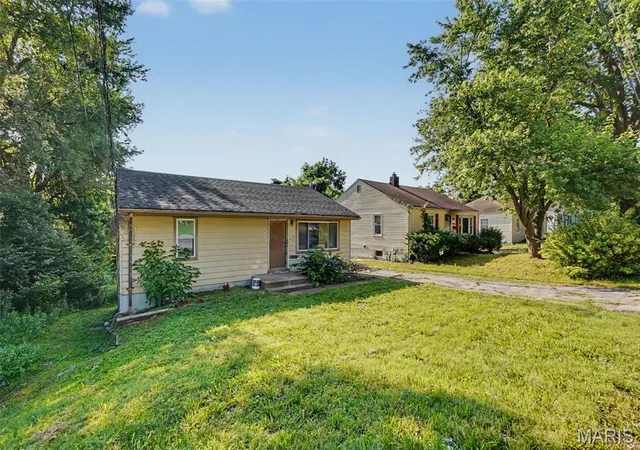 Photo 2 of Single family home for sale at 10068 Stimson Dr, St Louis, MO 63137 | MLS# MIS26044977 | Listing updated on 2026-08-26