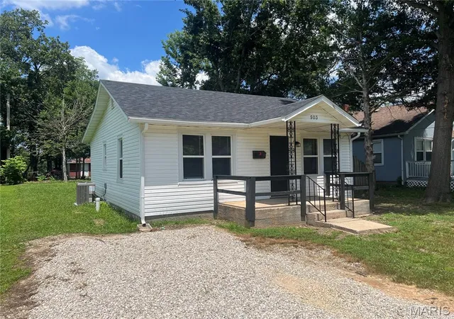 Homes for sale in Lebanon, MO | 503 Hood St, Lebanon, MO 65536 | MLS# MIS26044992