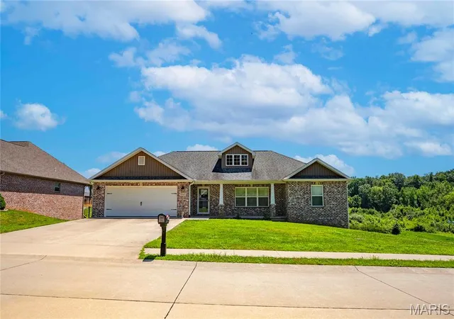 Photo 1 of Sale Pending at 1945 Williamsburg Dr, Cape Girardeau, MO 63701 | MLS# MIS26044994 | Listing updated on 2026-09-03