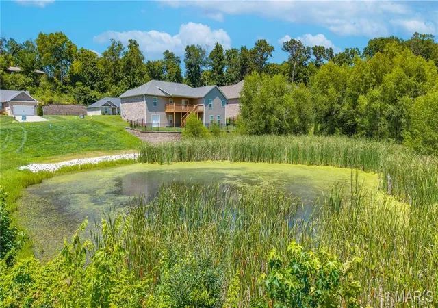 Photo 3 of Sale Pending at 1945 Williamsburg Dr, Cape Girardeau, MO 63701 | MLS# MIS26044994 | Listing updated on 2026-09-03
