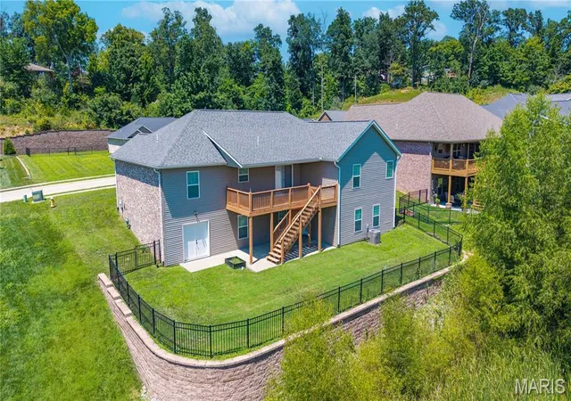 Photo 4 of Sale Pending at 1945 Williamsburg Dr, Cape Girardeau, MO 63701 | MLS# MIS26044994 | Listing updated on 2026-09-03