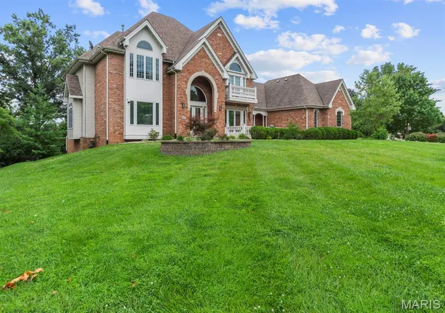 Photo 3 of Sale Pending at 360 Laduemont Dr, Saint Louis, MO 63141 | MLS# MIS26045003 | Listing updated on 2026-08-27