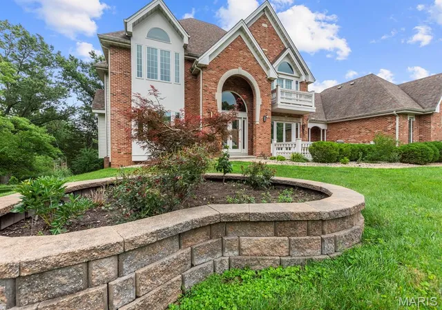 Photo 3 of Sale Pending at 360 Laduemont Dr, Saint Louis, MO 63141 | MLS# MIS26045003 | Listing updated on 2026-08-27