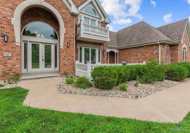 Photo 4 of Sale Pending at 360 Laduemont Dr, Saint Louis, MO 63141 | MLS# MIS26045003 | Listing updated on 2026-08-27