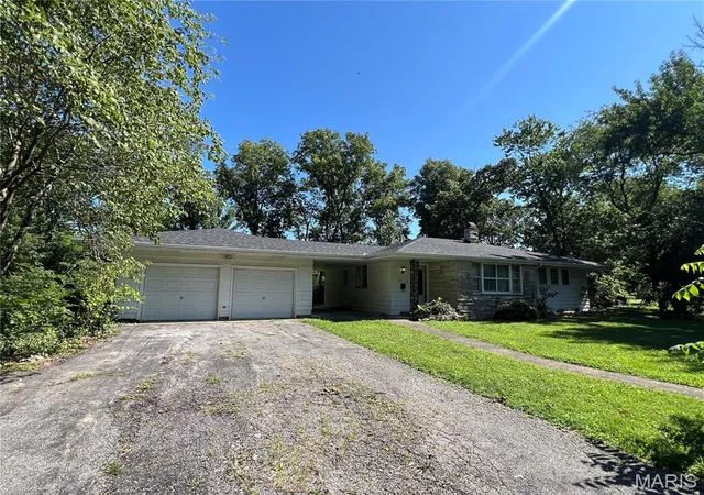 3rd image of 715 Susan Esther, Benton, IL 62812 | MLS# MIS26045013