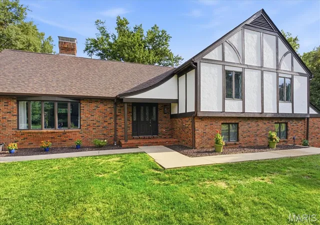 Photo 2 of Single family home for sale at 10 Brighton Dr, Belleville, IL 62221 | MLS# MIS26045015 | Listing updated on 2026-08-17