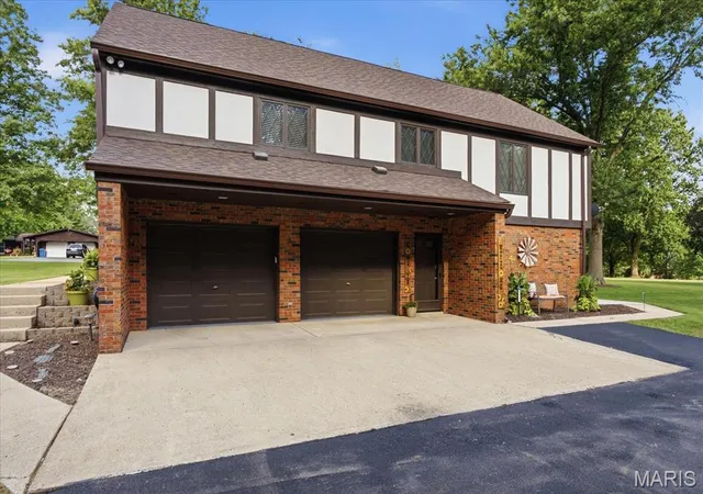 Photo 4 of Single family home for sale at 10 Brighton Dr, Belleville, IL 62221 | MLS# MIS26045015 | Listing updated on 2026-08-17